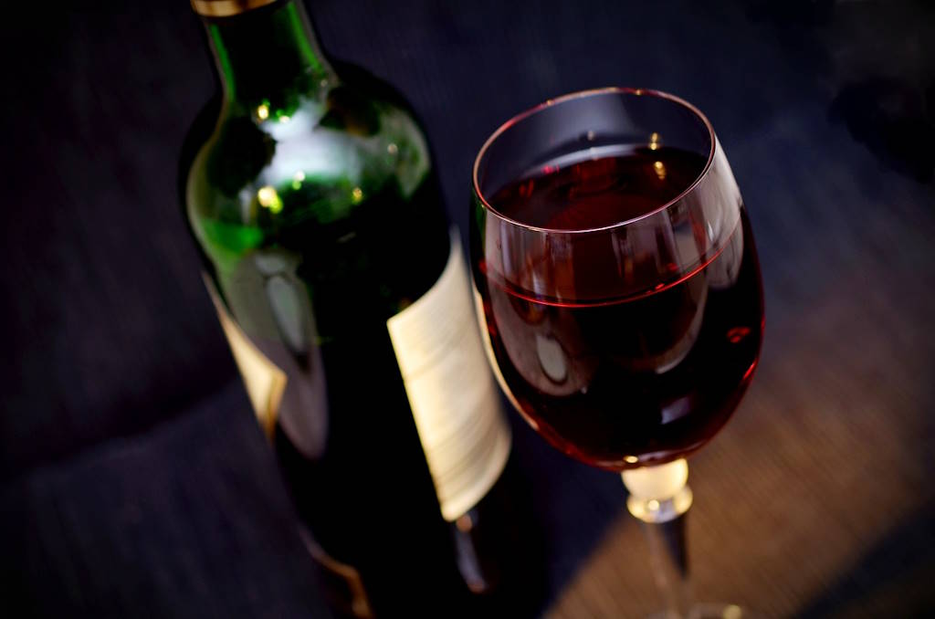 Откройте для себя 7 замечательных преимуществ красного вина для здоровья