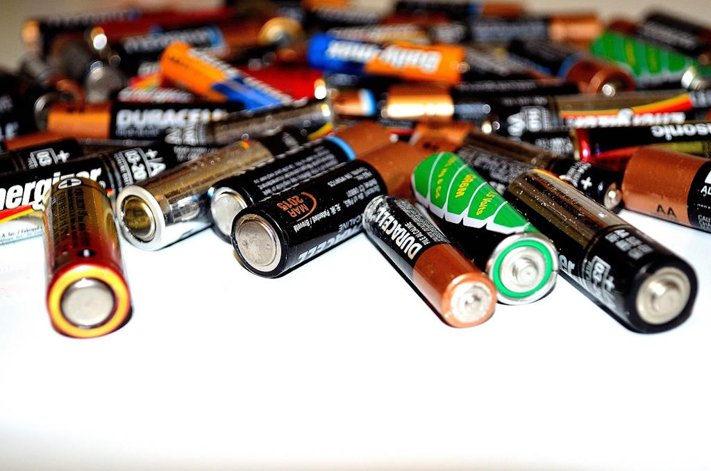 Reasons to Opt for Junkyards to Buy Used Batteries